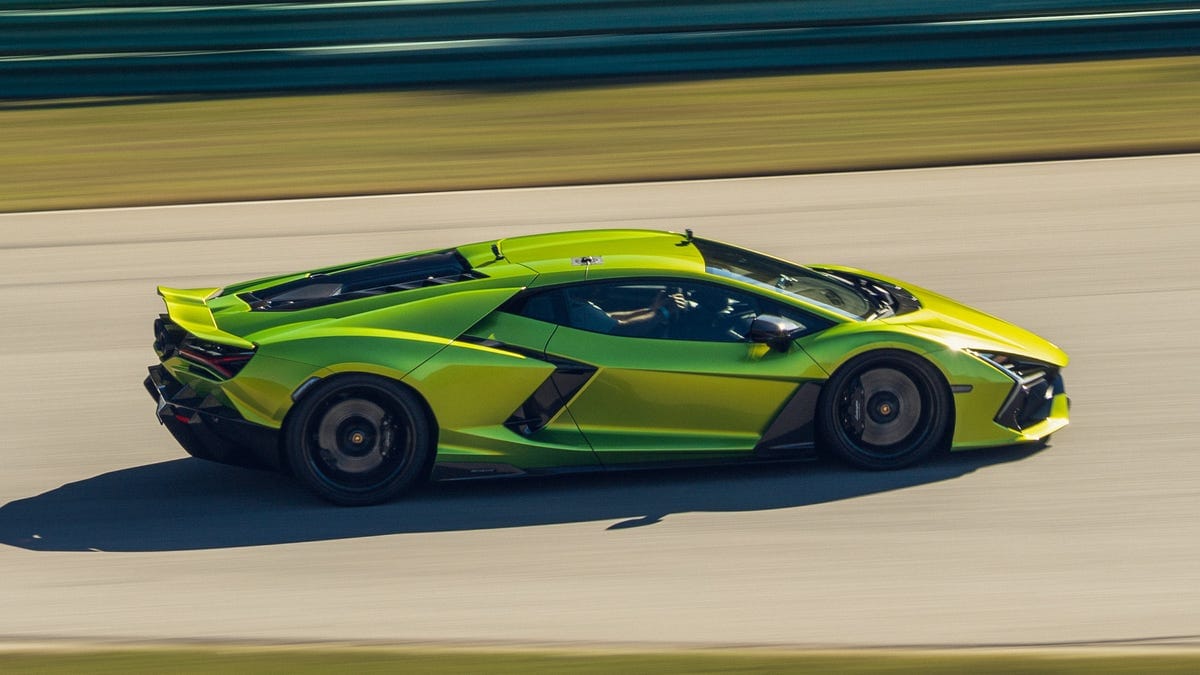 Lamborghini Revuelto