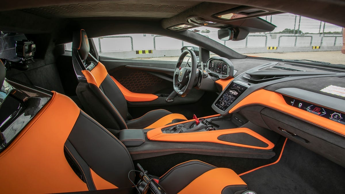 Lamborghini Revuelto